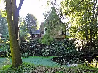 Verborgen Kop-hals-rompboerderij in Waaxens