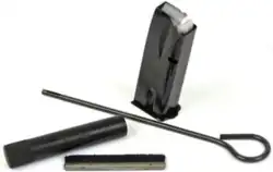 13-schots patroonmagazijn voor pistool M46 (FN Browning High Power), met pompstok, borsteltje en oliebuis