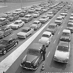 Toeristeninvasie bij grensovergang Elten, Paasweekend 1964