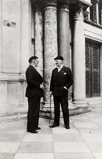 Tom Kristensen (links) met collega dichter Kai Friis Møller