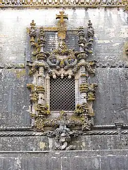 Raam in Manuelstijl.