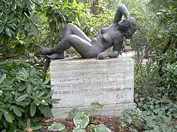 Graf van Heinrich Drake met Liegende, Friedhof Pankow III in Berlijn