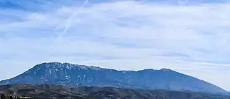 zicht op de Tomorri-berg in Nationaal park Mali i Tomorrit vanuit Berat