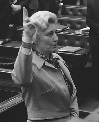 Lückers-Bergmans bij haar beëdiging als Kamerlid (1974)