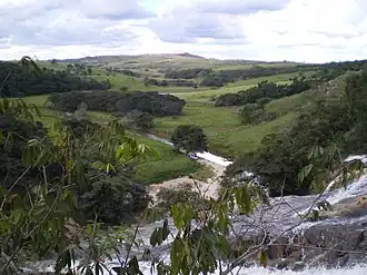 De waterval Cachoeira do Raulino in de gemeente Itutinga
