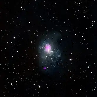 NGC 1313 met NGC 1313A linksonder