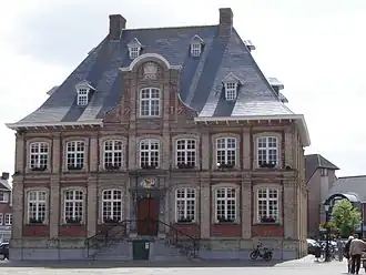 Stadhuisgevel van Torhout met 7 traveeën