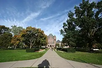 Queen's Park, met zicht op het parlementsgebouw