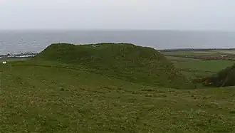 De heuvel van Torr a'Chaisteal Fort vanuit het oosten
