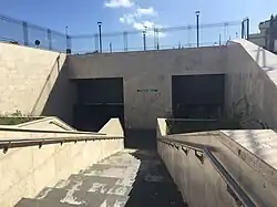 De ingang in het park