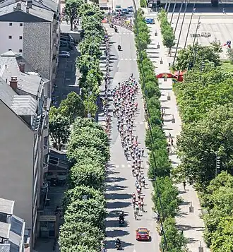 Het peloton passeert Rodez