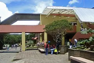 Toeristisch centrum aan de vulkaan.