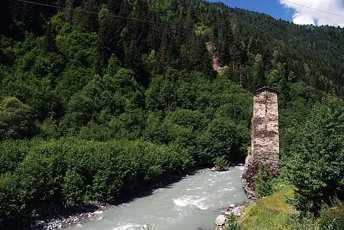 Engoeri tussen Mestia en Oesjgoeli