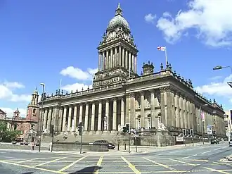 De eerste etappe startte voor het stadhuis van Leeds.