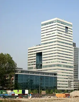 Het kantoorgebouw in 2007