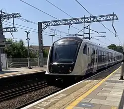 Trein op de Elizabeth Line in Acton Main Line