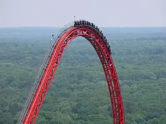 De top van de lifthill van Intimidator 305.