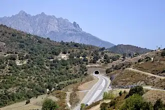 Pashoogte en wegtunnel van San Quilico