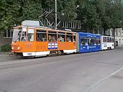 Tatra KT6, verlengd met lagevloer-middenbak; 2013.