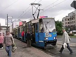 Gekoppeld Konstal stel (2x 105N) op lijn 22, halte Arkady, Wrocław, 2009.
