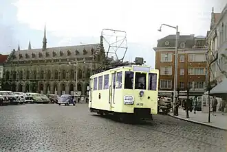 Tram op de Kortrijkse Grote Markt op 11 mei 1955