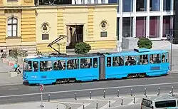 Klassieke tram in Zagreb met twee maal twee assen