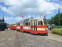 Motorwagen 3657 en bijwagen uit 4384 Hamburg (Duitsland; bouwjaar 1957).