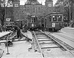 Tramwerkzaamheden bij het stationsplein; 17 oktober 1947.