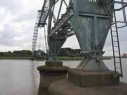 Verankering van een van de stalen pylonen