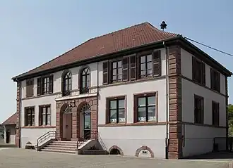 Gemeentehuis en -school