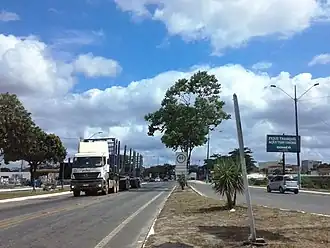 De hoofdweg BR-101 in Eunápolis