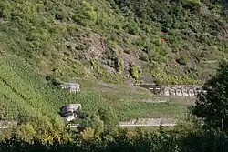 Zuidportaal van de Treiser tunnel met restanten van bunkers