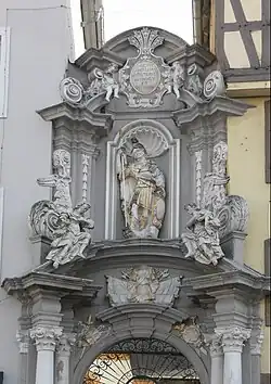 Toegang tot de kerk via de Hauptmarkt