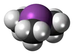 alt={Ruimtelijk model van '"`UNIQ--postMath-00000003-QINU`"' ■&nbsp;Antimoon ■&nbsp;Koolstof ■&nbsp;Waterstof