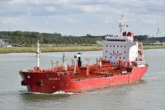 Chemicaliëntanker Triple A op de Nieuwe Waterweg