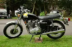 De vijfversnellings Triumph T150V Trident had weer de oude tank, maar een schijfrem in het voorwiel