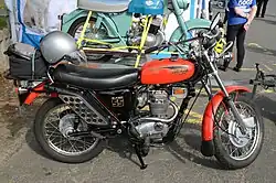 Triumph T125SS Trail Blazer SS. De T25T Trail Blazer was identiek, maar het hogere spatborden voor het betere terreinwerk.
