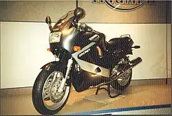 De Triumph Trophy 900 uit 1991 was nog erg "Japans". Later zou Triumph qua design hogere ogen gooien.