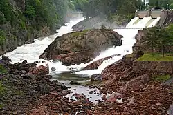 De watervallen op Fallens Dagar, nadat de sluizen net geopend zijn.