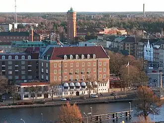 De Göta älv en de watertoren in het centrum van de stad.