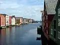 De rivier Nidelva loopt door Trondheim en mondt uit in de Trondheimsfjord