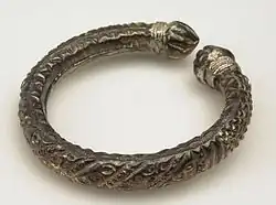 Zilveren armband met rozenknoppen uit Suriname