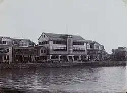 Het politiebureau aan de Waterkant in Paramaribo, Suriname.
