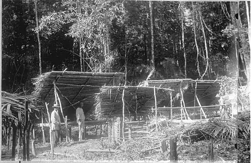 Balata droogbakken en arbeiderskamp (ca.1880-1900), Julius Muller, Wereldmuseum Amsterdam