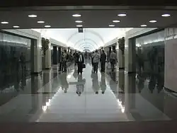 De middenhal gezien vanaf de roltrappen