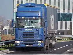 Scania 164L 480 V8 trekker met oplegger nabij Leiden