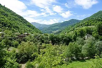 Baghdati is een bos- en bergrijke gemeente