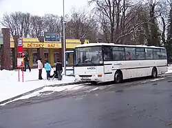 Bus van ANEXIA in het dorp (2010)