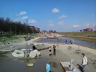 Waterspeeltuin 'Tuin van Floddertje' in het zuidelijke deel van het park (maart 2016)