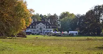 Zicht op kasteelpark van Beervelde